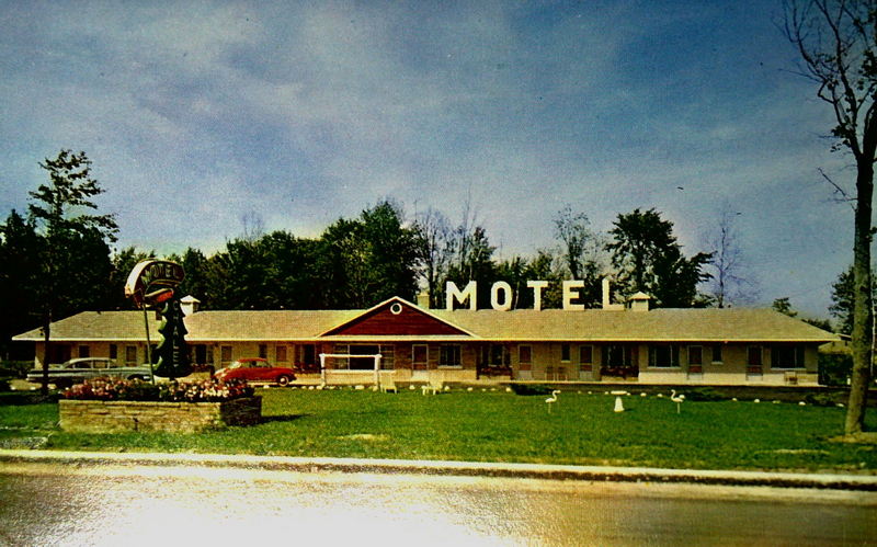 Chalet Motel - POSTCARD PHOTO